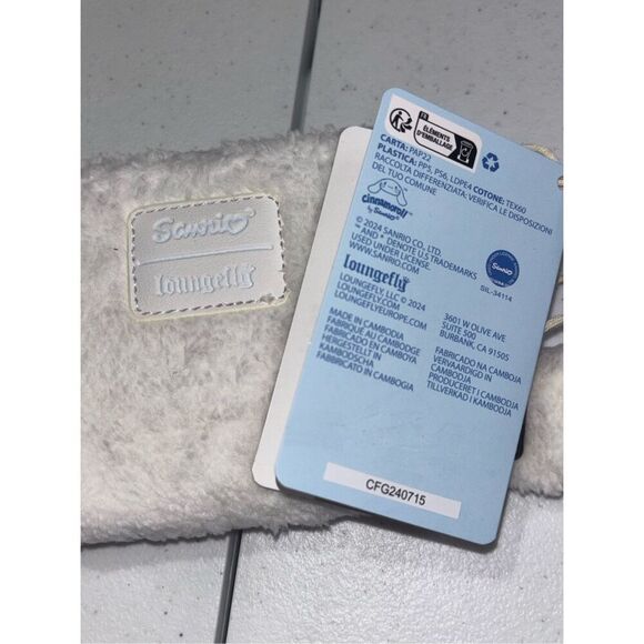 Loungefly Cinnamoroll Flower Florals Crown Fuzzy Plush Spring Wallet NWT Boho - Picture 4 of 4